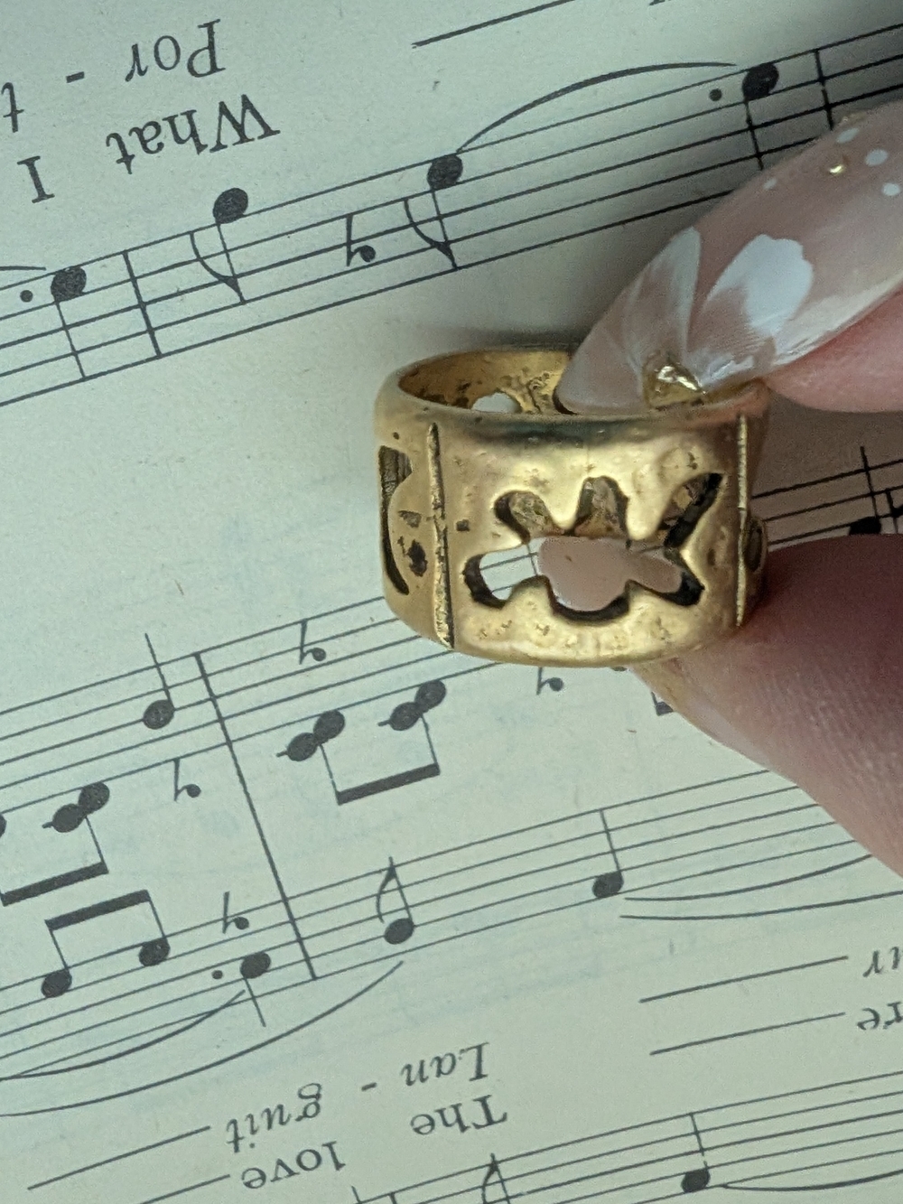 Gold Moon Cutout Band Ring - Goldtone Women's Jewelry Size 6 - Picture 15 of 15